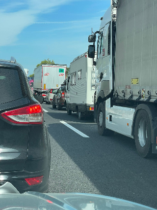 Cupra Marittima - A14, tir in avaria nella galleria: 10 km coda in direzione nord